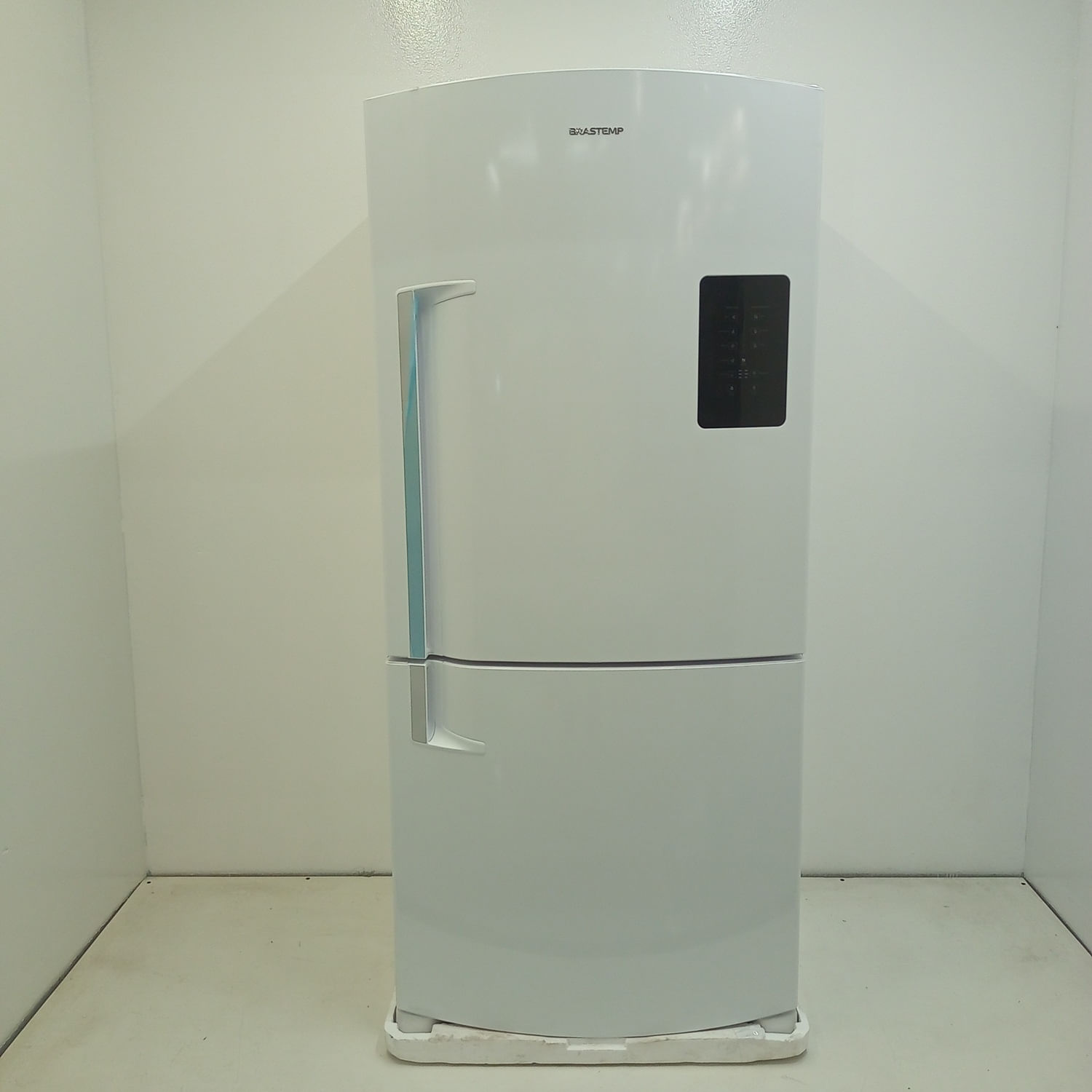 Geladeira Brastemp Frost Free Inverse 588 Litros Branca Com Smart Bar Bre85abas3_Wbom_Jf6810314 110V