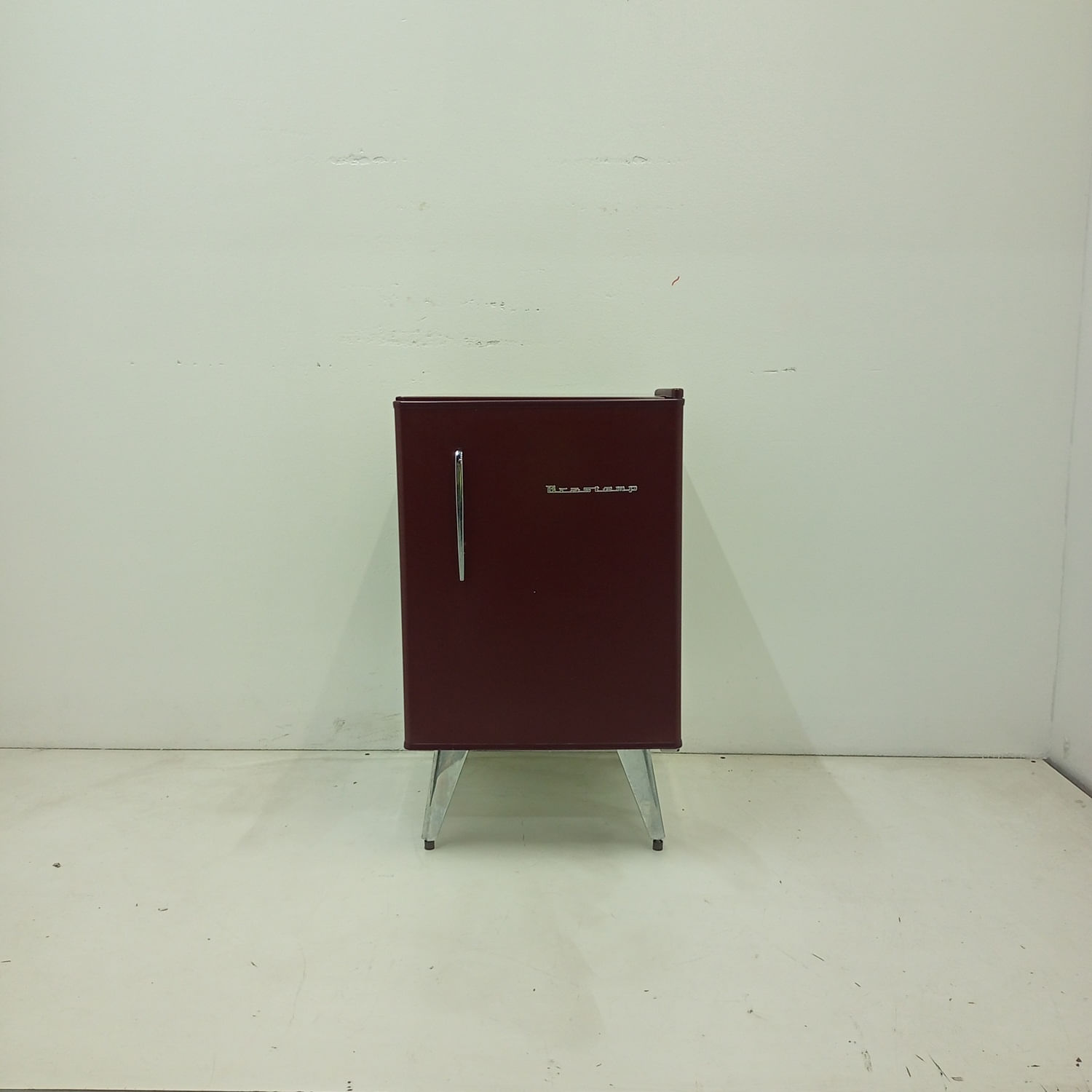 Frigobar Brastemp Retrô 76 Litros Marsala Wine - BRA08MGBS2_WOTIMO_JG6178720