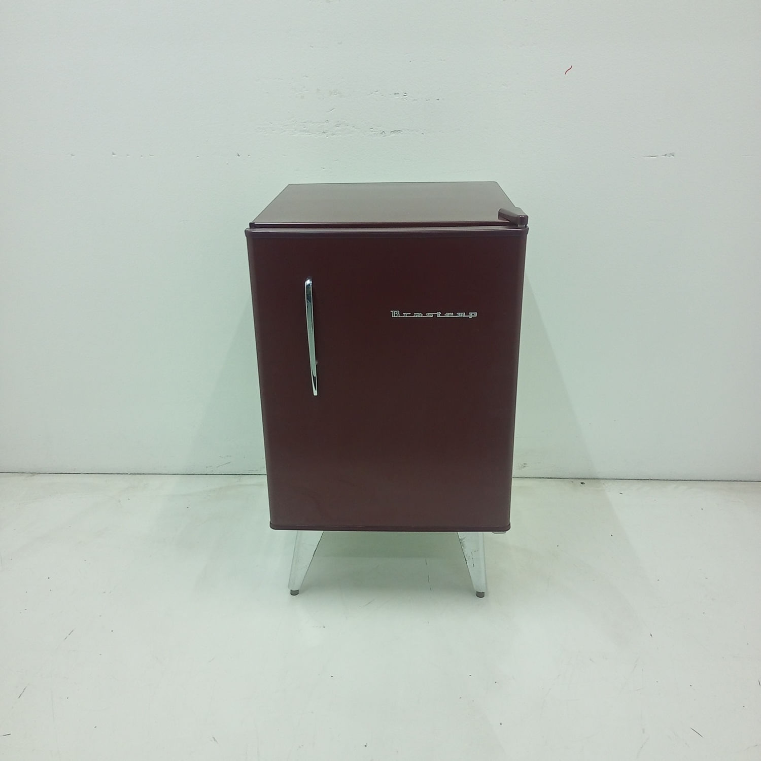 Frigobar Brastemp Retrô 76 Litros Marsala Wine - BRA08MGBS2_WOTIMO_JG6330171