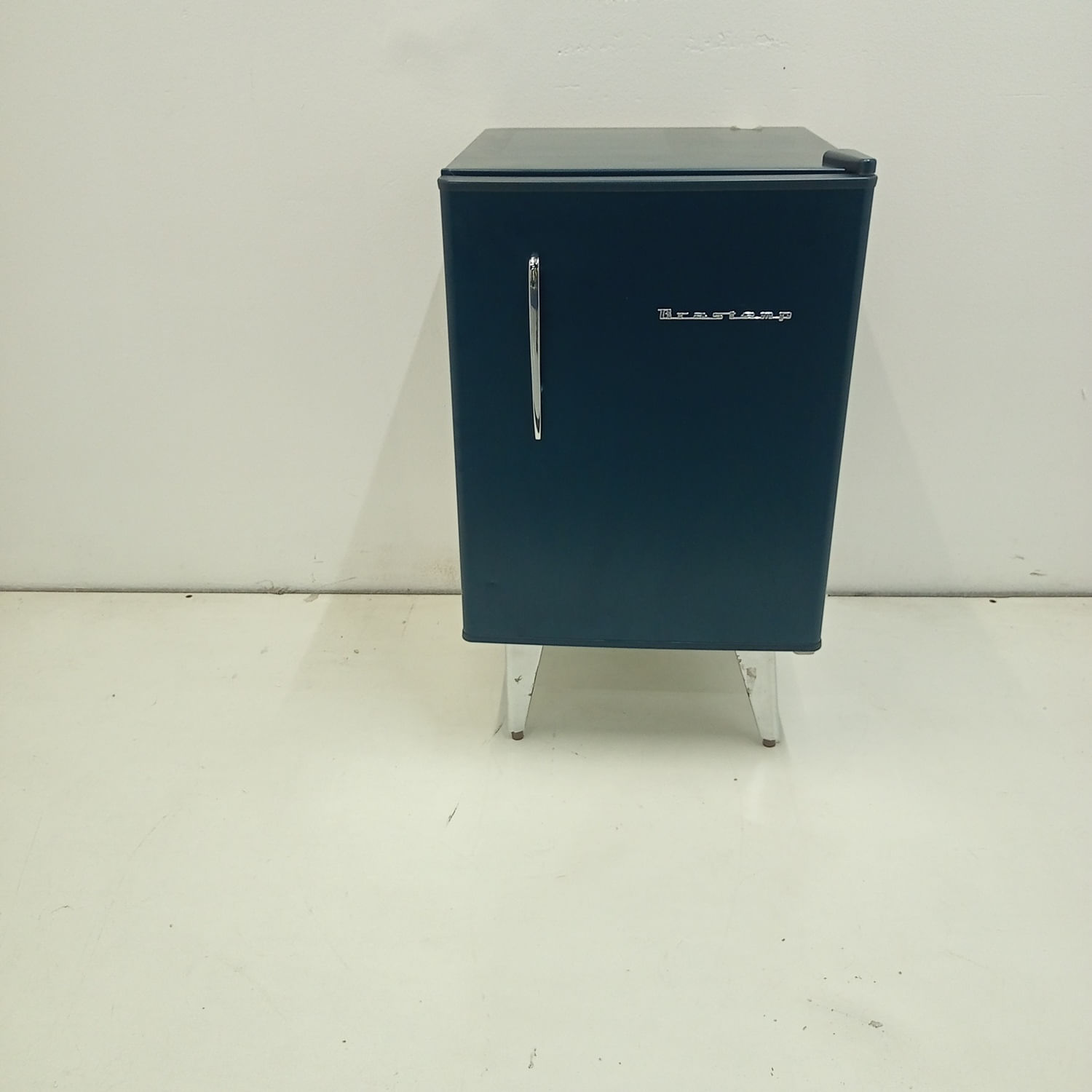Frigobar Brastemp Retrô 76 Litros Midnight Blue - Bra08hzbs3_Wbom_Jg6316196 220V