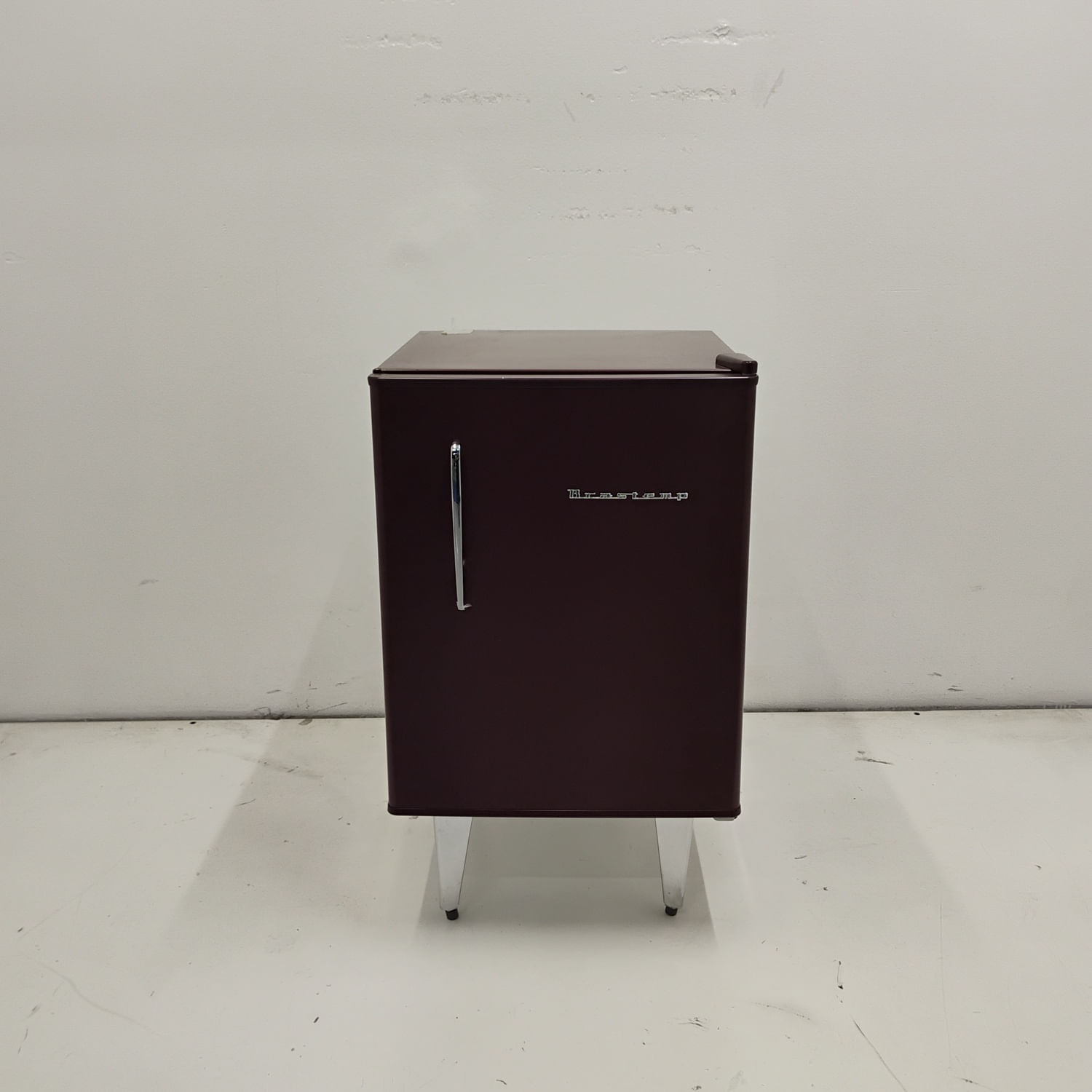 Frigobar Brastemp Retrô 76 Litros Marsala Wine - Bra08mgbs3_Wbom_Ji6859252 220V