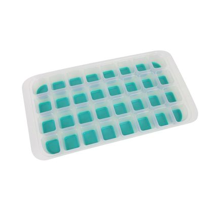 6. Forma de Gelo de Plástico e Silicone 32 Cubos - Oikos